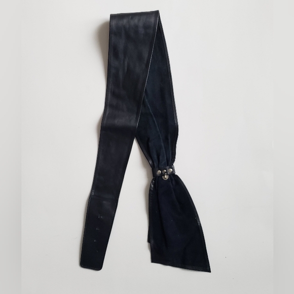 Gianni Versace | Leather Belt with Pewter Accent - Picture 8 of 14